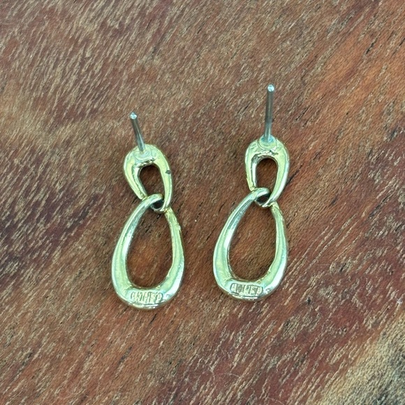 Vintage Monet gold tone, tear drop post earrings in excellent vintage condition. - Picture 3 of 6
